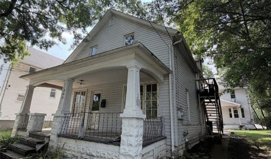 800 Beardsley St, Akron, OH 44311 - 6 Beds, 3 Bath