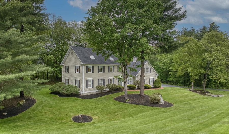 4 Catesby Ln, Bedford, NH 03110 - 4 Beds, 3 Bath