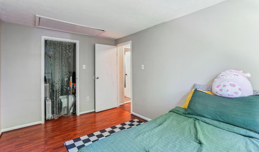 13213 WHITECHURCH Cir, Germantown, MD 20874 - 2 Beds, 2 Bath