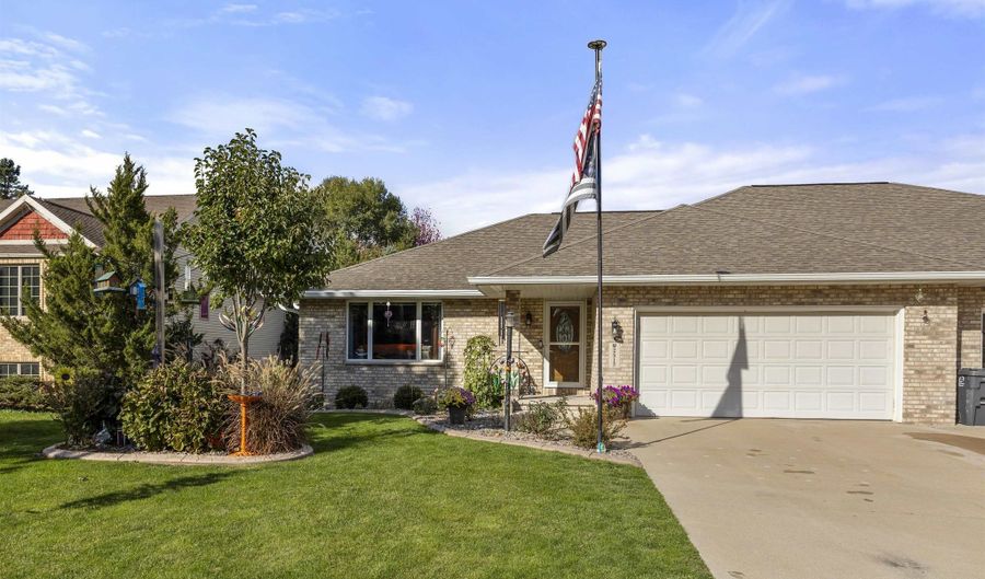 W2512 BUCHANAN Road, Appleton, WI 54915 - 3 Beds, 2 Bath