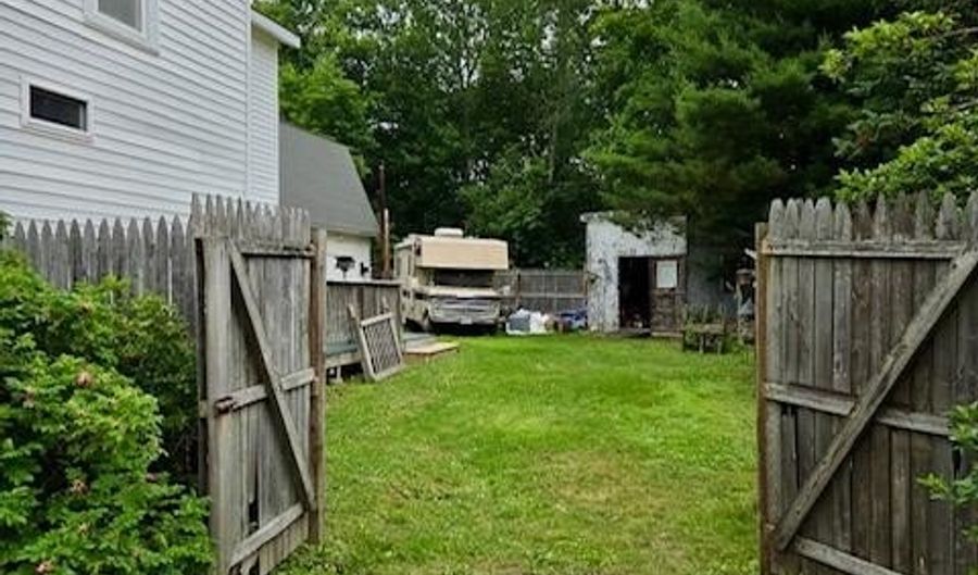 327 Forest Ave, Bangor, ME 04401 - 3 Beds, 2 Bath
