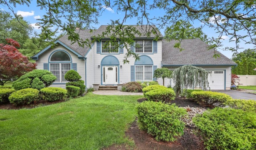 2 Independence Dr, Aberdeen, NJ 07747 - 4 Beds, 3 Bath