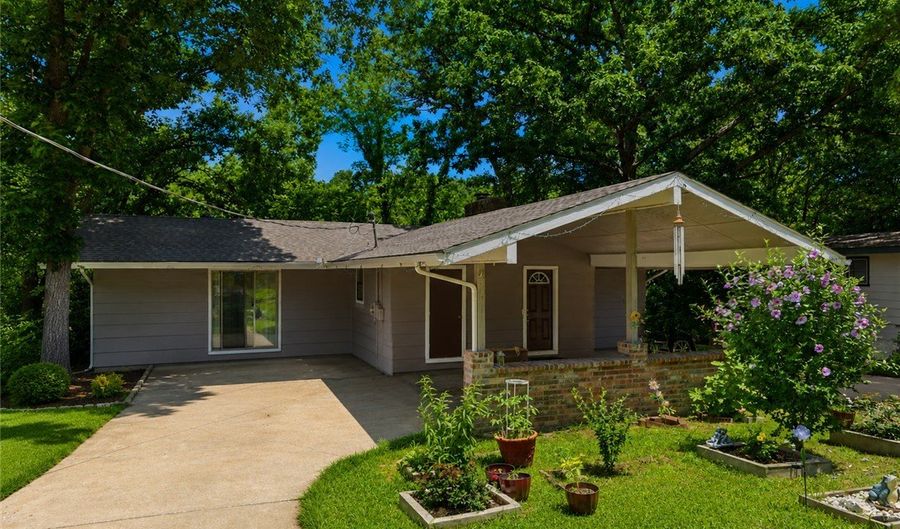 4 Cummings Ln, Bella Vista, AR 72715 - 5 Beds, 3 Bath