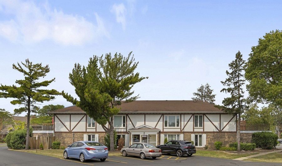 1860 W Surrey Park Ln 2B, Arlington Heights, IL 60005 - 2 Beds, 2 Bath