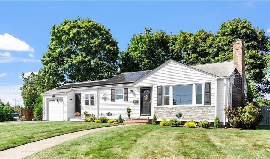49 Elm Dr, Cranston, RI 02920 - 2 Beds, 2 Bath