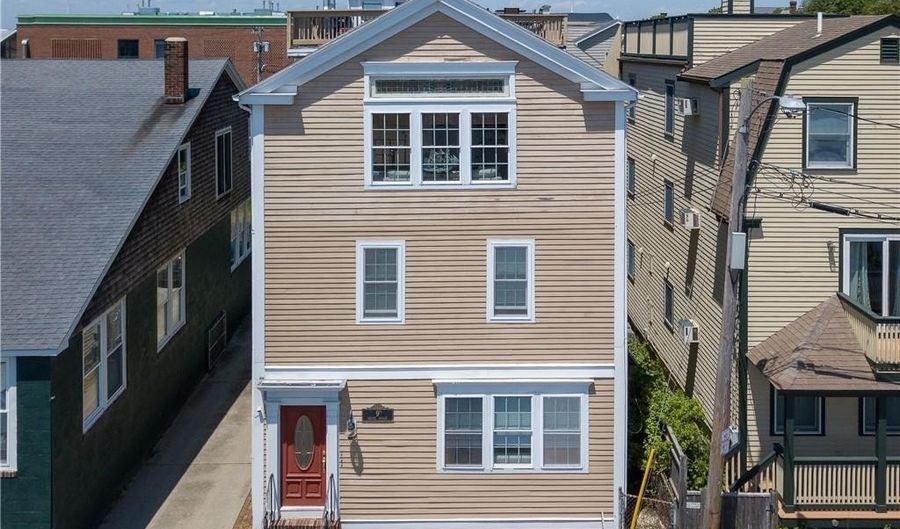 9 Waites Wharf 1, Newport, RI 02840 - 2 Beds, 2 Bath