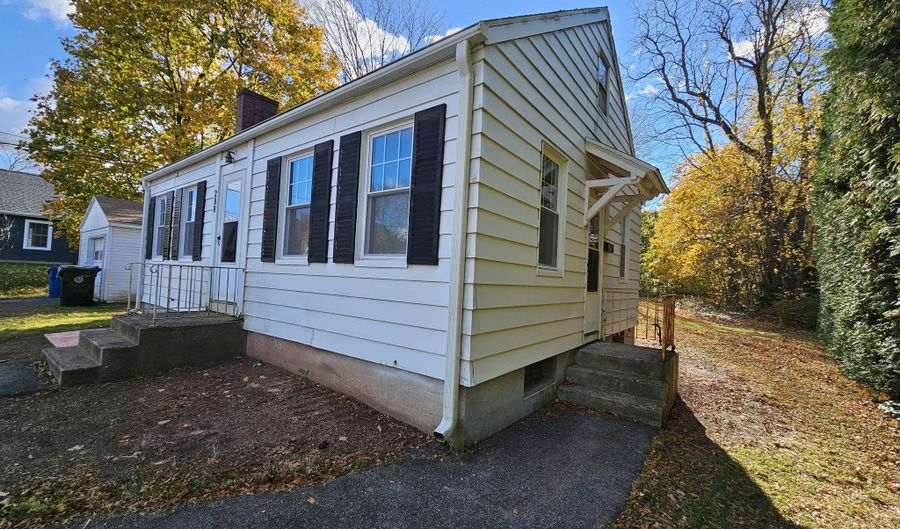 288 Alling St, Berlin, CT 06037 - 2 Beds, 1 Bath