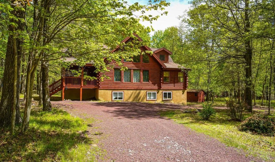 194 THORNBERRY Ln, Blakeslee, PA 18610 - 6 Beds, 3 Bath