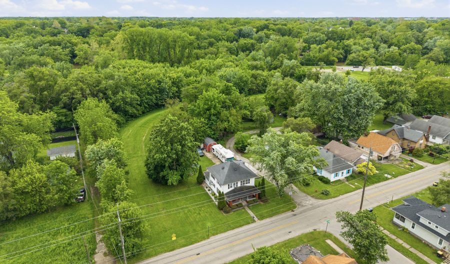 1101 E 10th St, Anderson, IN 46012 - 4 Beds, 2 Bath