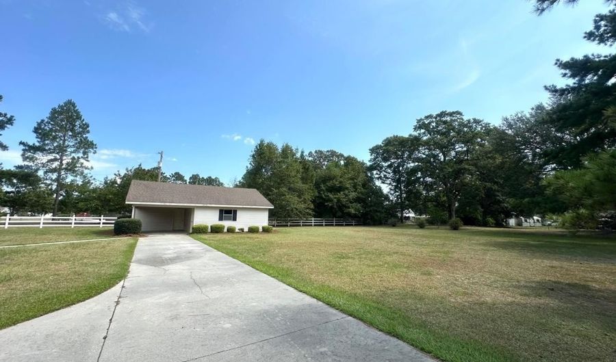 701 Gloria St, Adel, GA 31620 - 3 Beds, 3 Bath