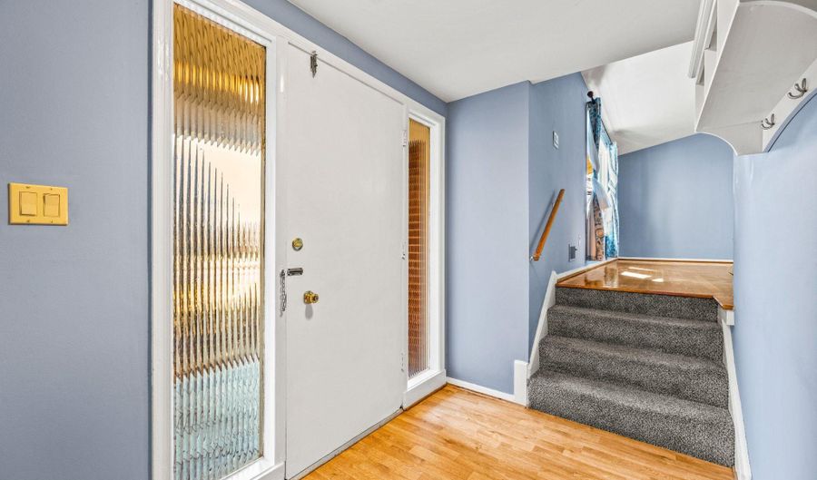 6201 LONE OAK Dr, Bethesda, MD 20817 - 4 Beds, 3 Bath