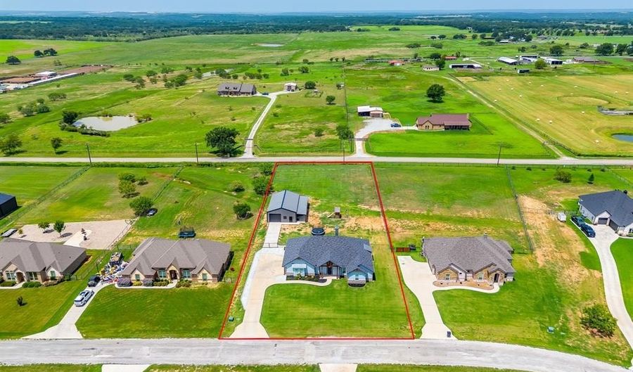 114 Esther Ct, Millsap, TX 76066 - 5 Beds, 3 Bath