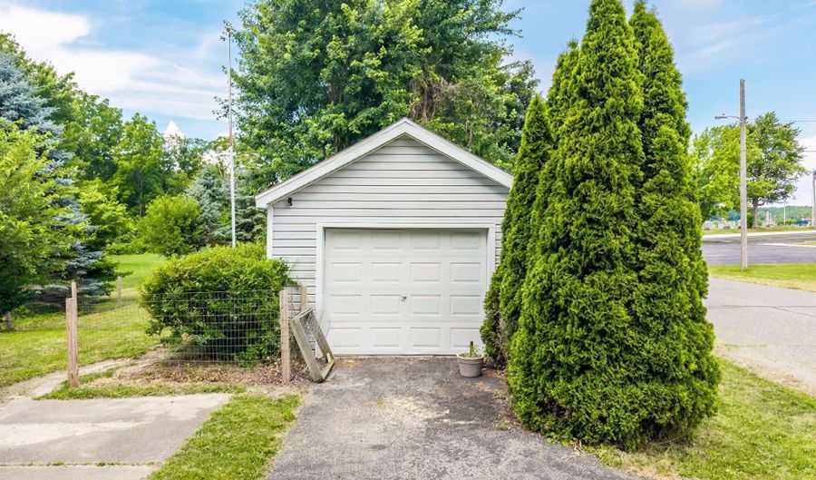 208 Chestnut St, Avilla, IN 46710 - 3 Beds, 1 Bath