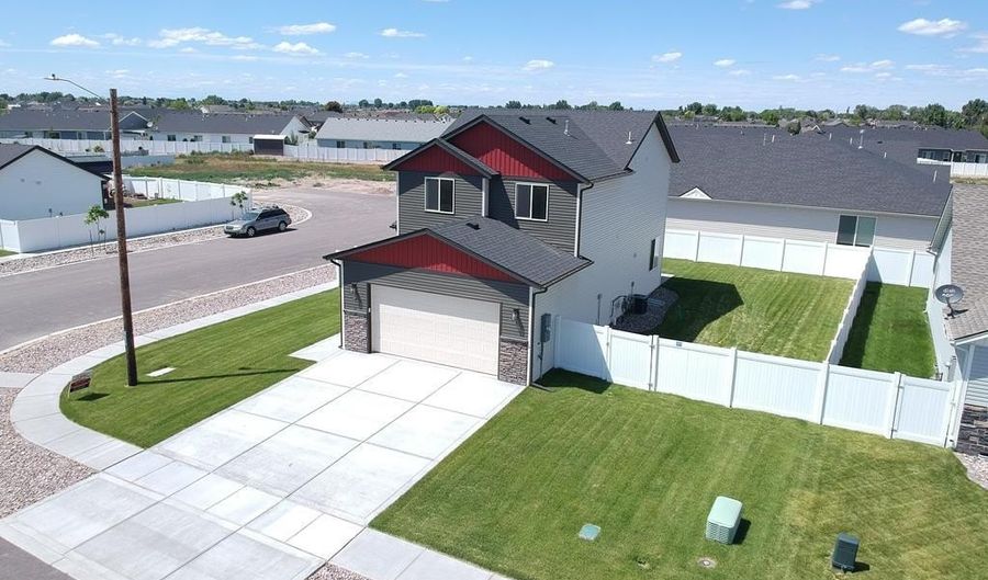 912 Alpine Ave, Chubbuck, ID 83202 - 3 Beds, 3 Bath