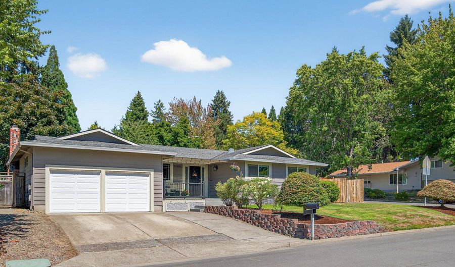 20565 SW FLORENCE St, Beaverton, OR 97078 - 3 Beds, 2 Bath