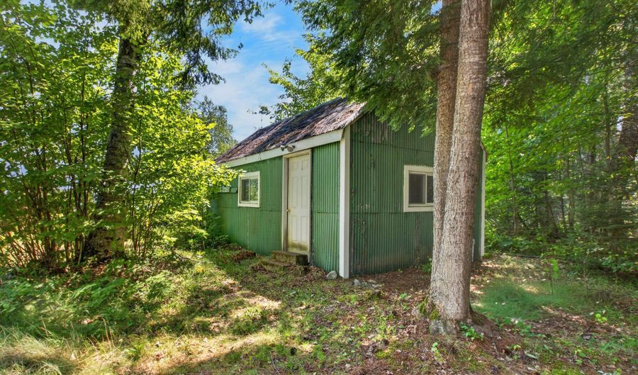 362 Lamb Farm Rd, Baileyville, ME 04694 - 5 Beds, 3 Bath