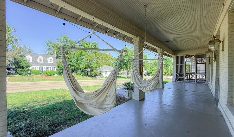 115 W 18th St, Ada, OK 74820 - 2 Beds, 1 Bath