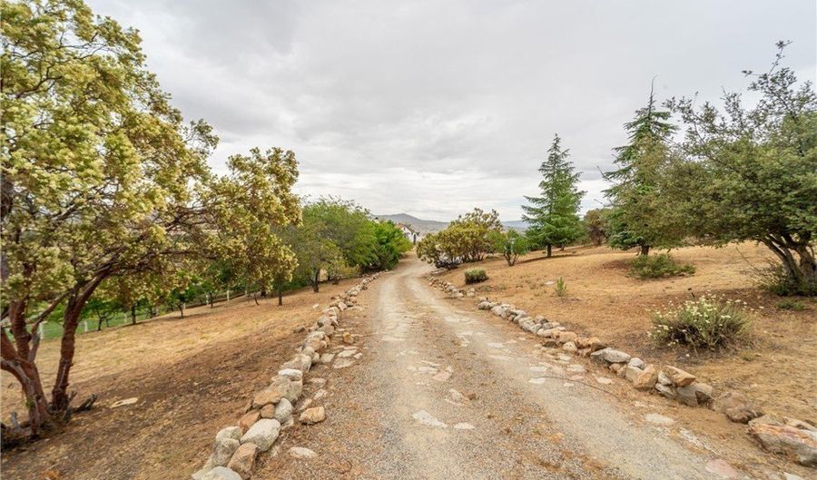 49185 Tomahawk Ct, Aguanga, CA 92536 - 3 Beds, 2 Bath