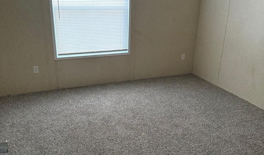 13 HILLTOP Ave, Akron, PA 17501 - 2 Beds, 1 Bath