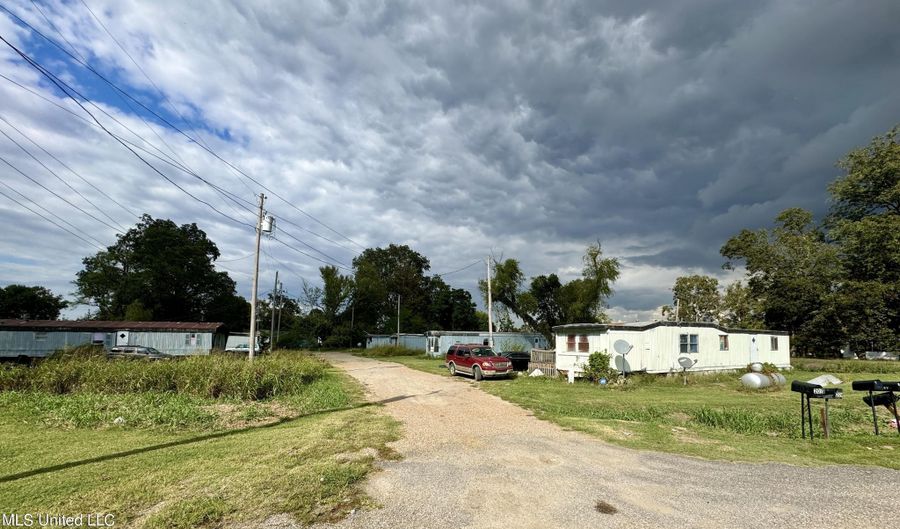202 Melton Rd, Beulah, MS 38726 - 15 Beds, 8 Bath