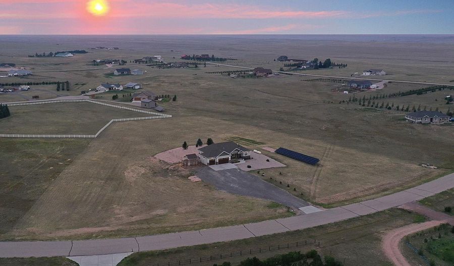 2076 LACY Dr, Cheyenne, WY 82009 - 5 Beds, 3 Bath