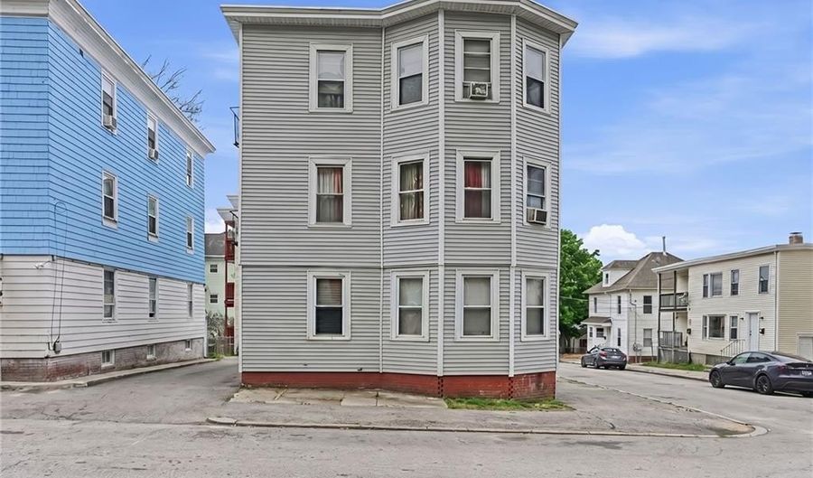 2 King St, Central Falls, RI 02863 - 9 Beds, 3 Bath