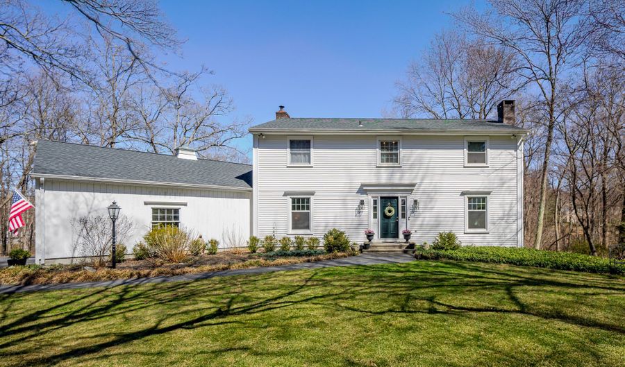42 Wedgewood Dr, Danbury, CT 06811 - 4 Beds, 4 Bath
