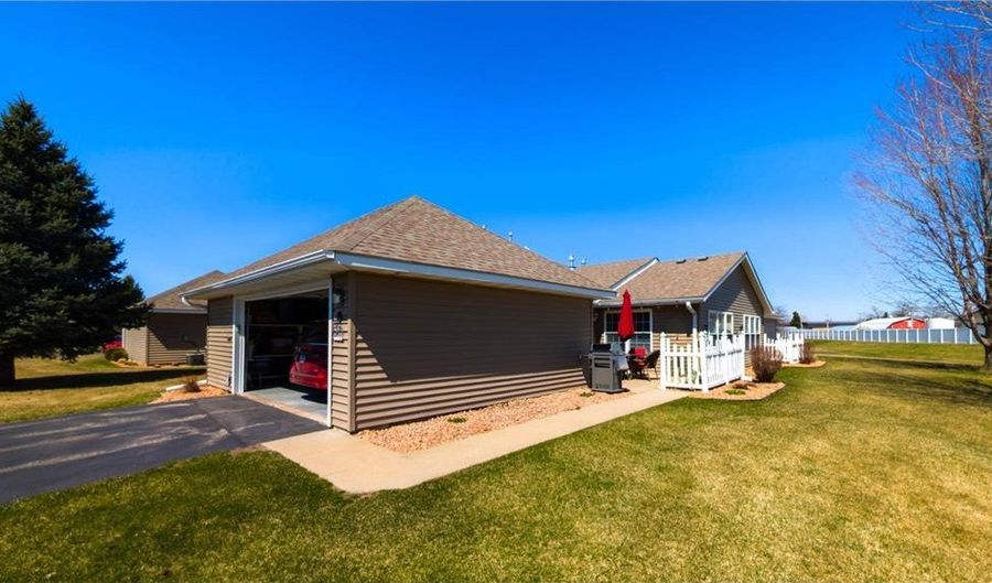 1906 Oak Tree Ln B, Austin, MN 55912 - 2 Beds, 2 Bath