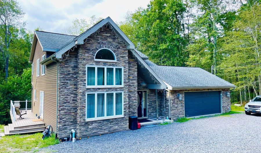 157 Main St, Gouldsboro, PA 18424 - 3 Beds, 3 Bath