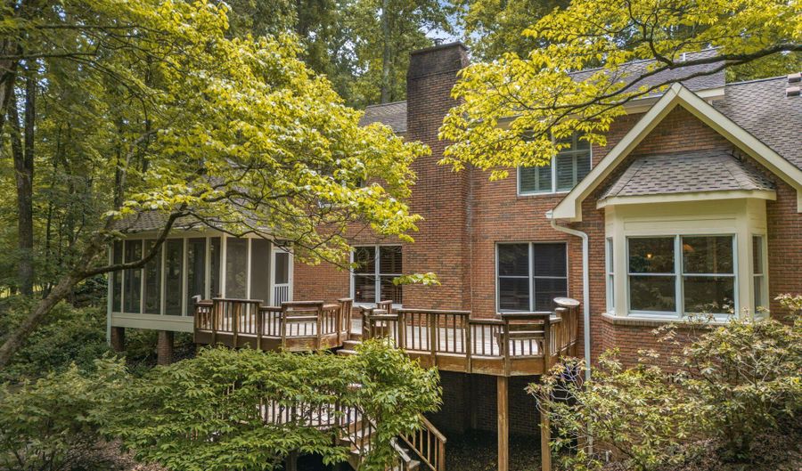 1720 Wood Creek Cir, Athens, TN 37303 - 4 Beds, 5 Bath