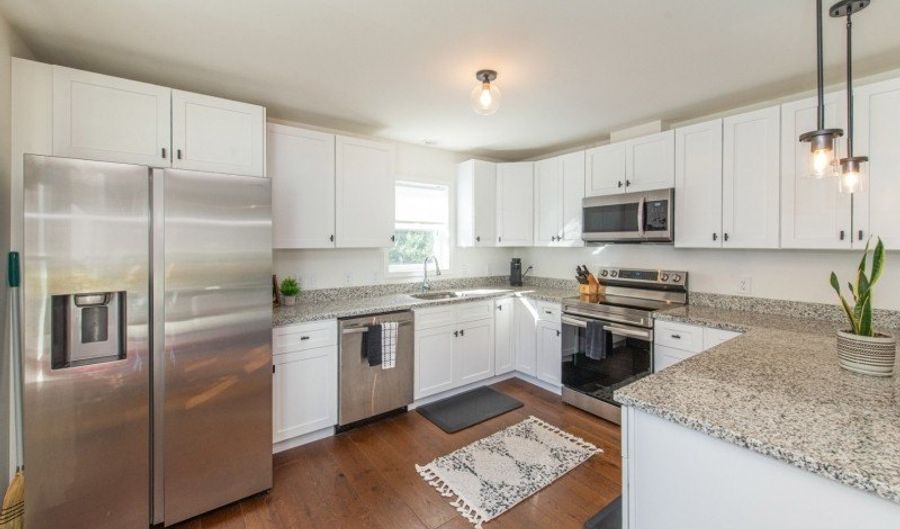 72 Lakeside Dr NW, Alloway, NJ 07461 - 3 Beds, 3 Bath