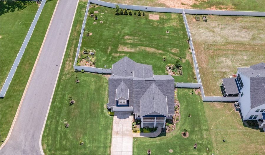 701 Oak Hill Ln, Belton, SC 29627 - 4 Beds, 4 Bath