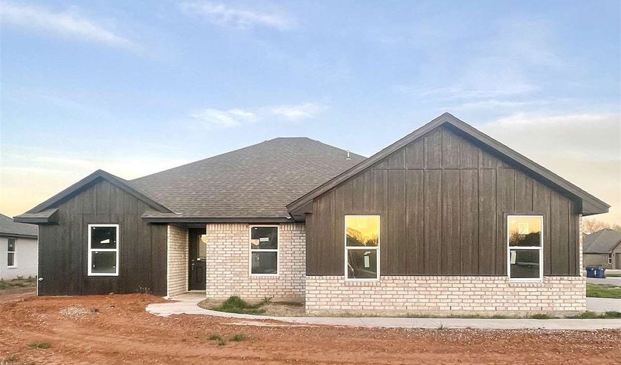 201 NW Sandstone Ave, Cache, OK 73527 - 4 Beds, 2 Bath