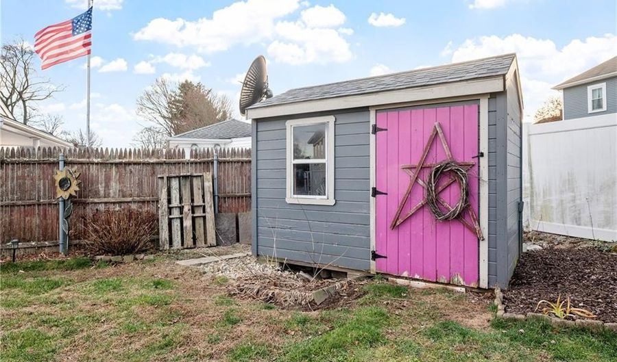 36 England St, Cumberland, RI 02864 - 3 Beds, 2 Bath