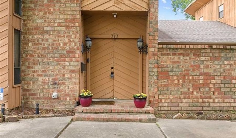 141 G St SW, Ardmore, OK 73401 - 3 Beds, 4 Bath