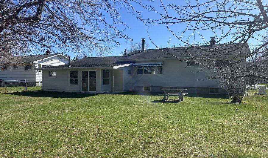 1068 Hinckley Blvd, Alpena, MI 49707 - 3 Beds, 2 Bath