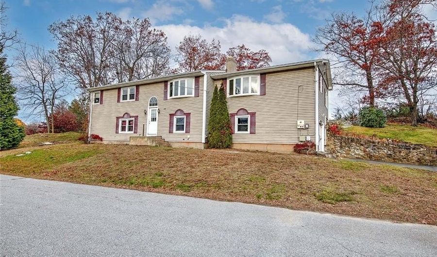 64 Peacedale Rd, Cumberland, RI 02864 - 3 Beds, 2 Bath