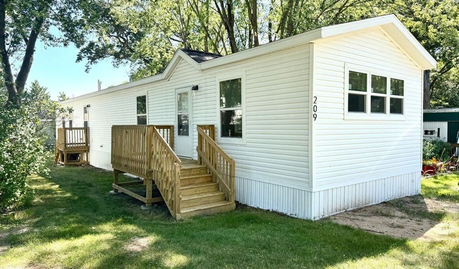 209 Goldenrod Ln E, Altoona, WI 54720 - 3 Beds, 2 Bath
