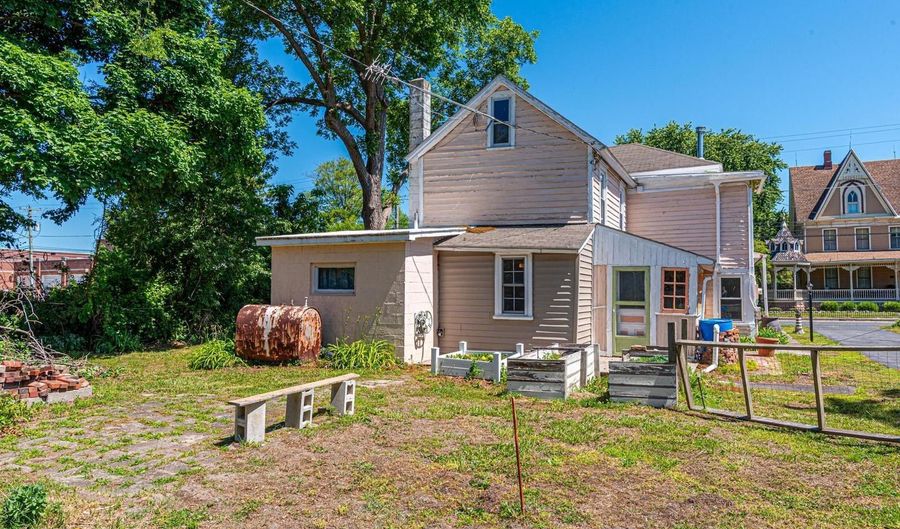 14 MAIN St, Frankford, DE 19945 - 3 Beds, 3 Bath