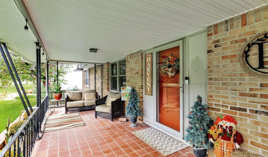 1707 Sunset Dr, Augusta, KS 67010 - 3 Beds, 3 Bath