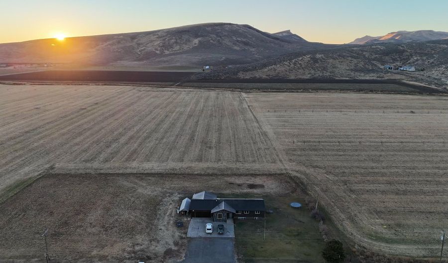 20301 US-26, Carey, ID 83320 - 7 Beds, 2 Bath