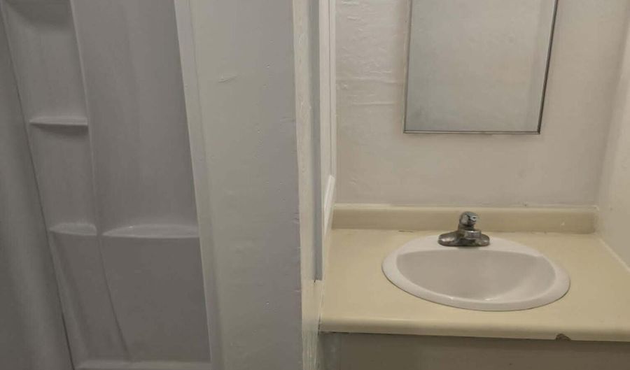 909 N KADOTA Ave, Casa Grande, AZ 85122 - 1 Beds, 1 Bath