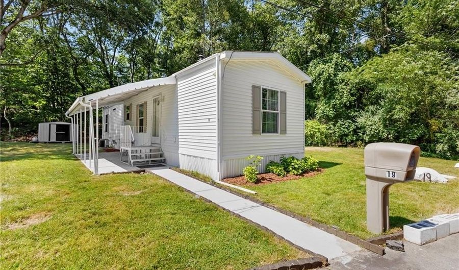979 Toll Gate Rd, Warwick, RI 02886 - 2 Beds, 2 Bath