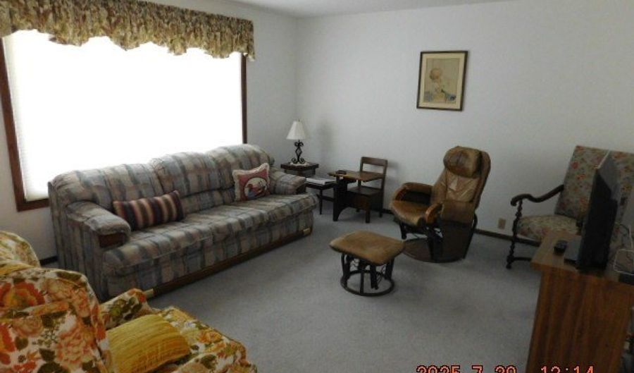 735 S Willson Dr, Altoona, WI 54720 - 3 Beds, 2 Bath