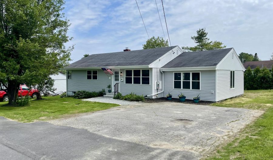 10 Crawford Dr, Bath, ME 04530 - 3 Beds, 2 Bath