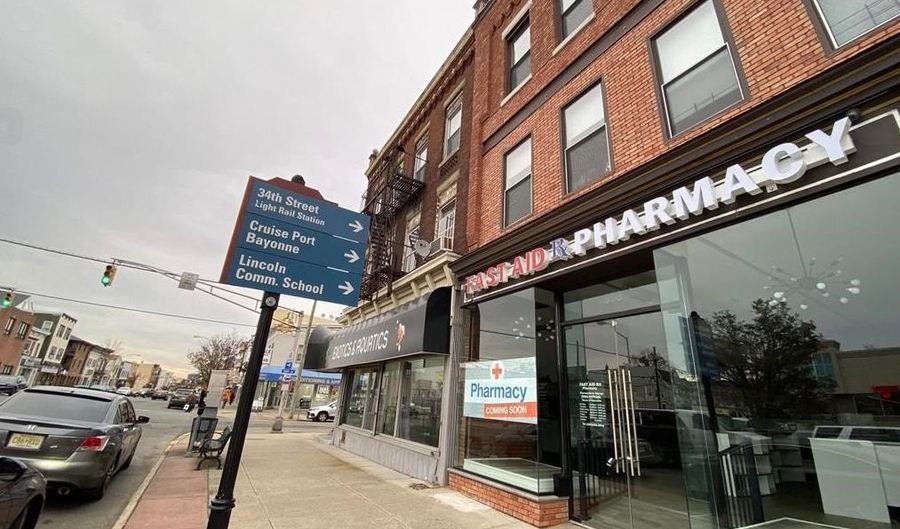 698 BROADWAY 3, Bayonne, NJ 07002 - 2 Beds, 2 Bath