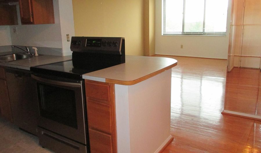 5500 HOLMES RUN Pkwy 413, Alexandria, VA 22304 - 1 Beds, 1 Bath