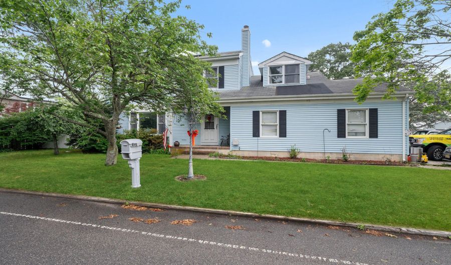 40 Elm St, Beachwood, NJ 08722 - 4 Beds, 3 Bath