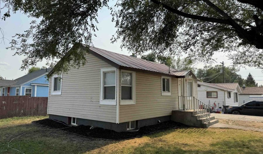 110 Topaz St, Blackfoot, ID 83221 - 3 Beds, 1 Bath