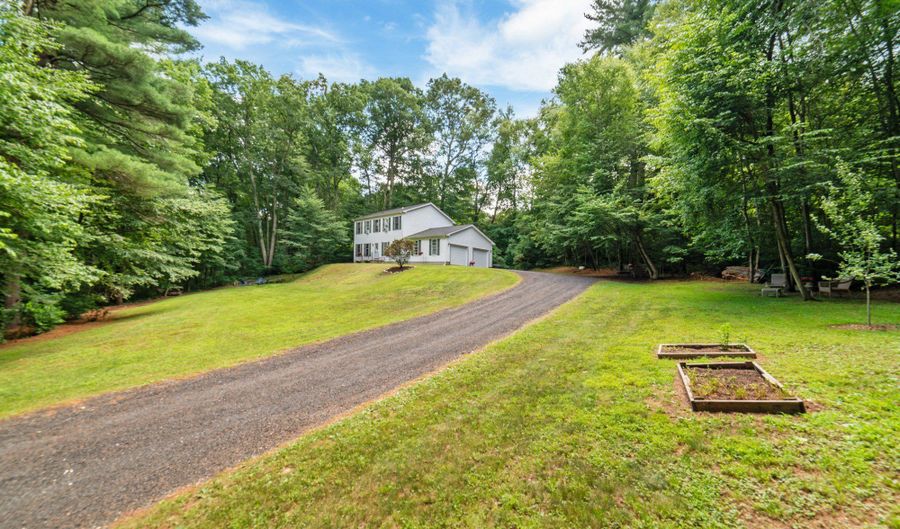 195 Crane Hollow Rd, Bethlehem, CT 06751 - 4 Beds, 3 Bath